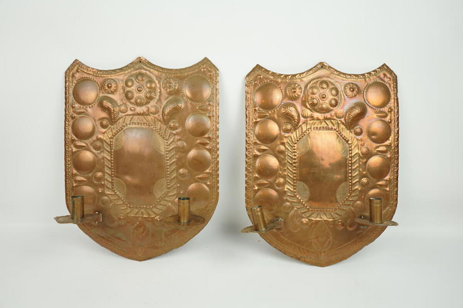 Vägglampetter, ett par, mässing, för 2 ljus, omkring sekelskiftet 1800/1900.