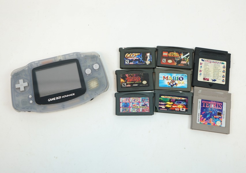 Gameboy Advance med 8 spel, Nintendo.