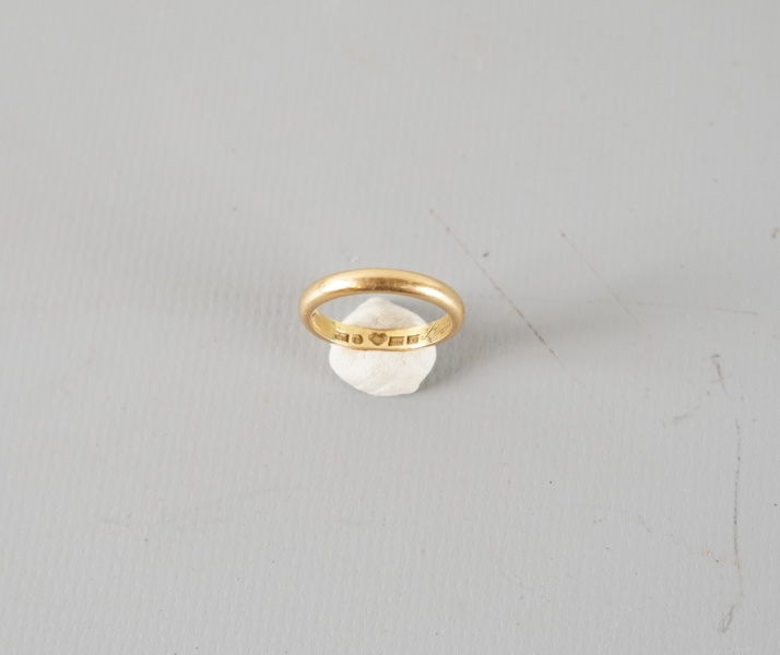 Ring, 18K guld, stl: 14mm.