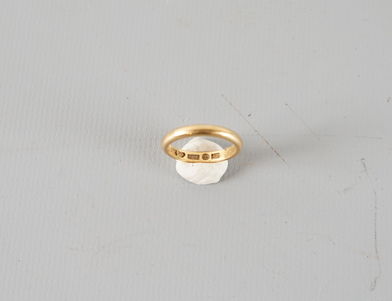 Ring, 18K guld, stl: 14 mm.