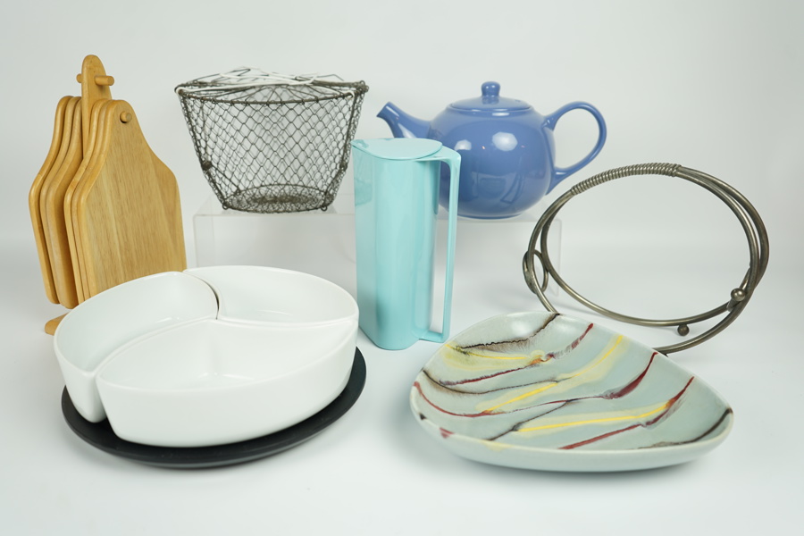 Husgeråd, ett parti, olika material, bl.a Husqvarna.