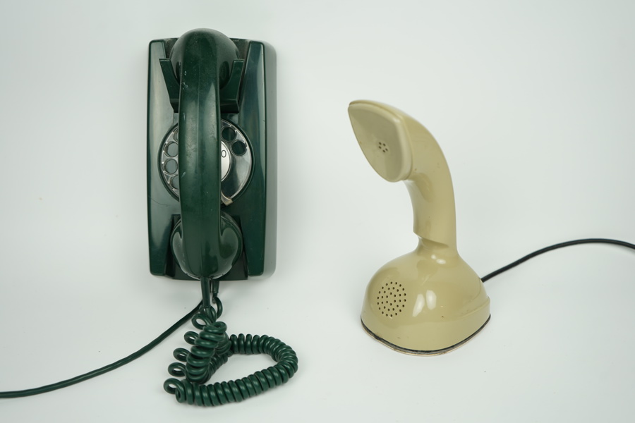 Telefoner, 2 st, bl.a Kobra-telefon, LM Ericsson.