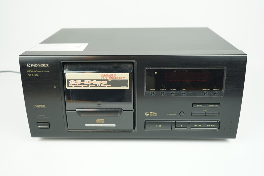 Cd-spelare, för 25 skivor, Pioneer PD-F 606.