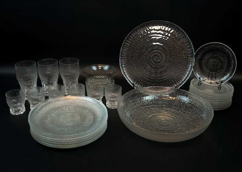 Skålar, fat m.m, 30 delar, glas, bl.a  Taipo Wirkkala, ''Solaris'', Iittala, Finland.