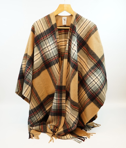 Poncho, lammull, Hilltop Brand, Scotland.