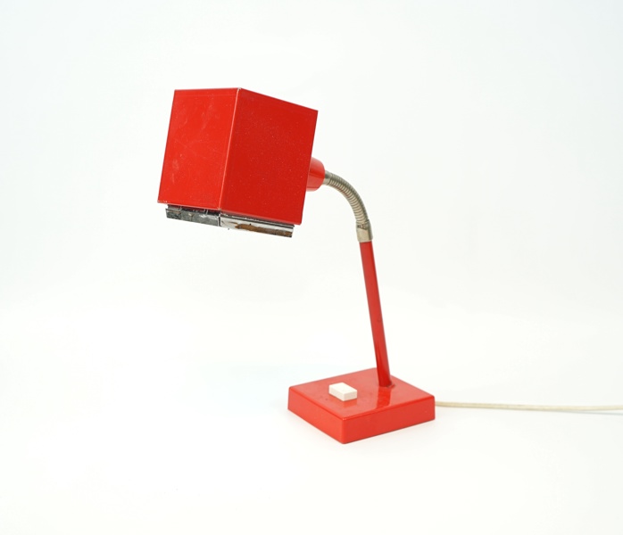 Hans-Agne Jakobsson, bordslampa, metall/plast, ''Kuben'', 1960/70-tal.