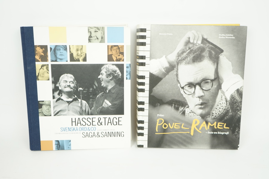 Böcker , 2 st, bl . Hasse & Tage, Albert Bonniers förlag .