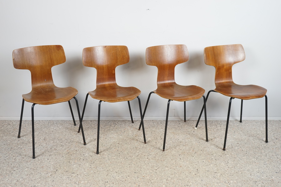 Arne Jacobsen, stolar, 4 st, teakfaner/metall, "T-stolen", Fritz Hansen, Danmark, 1960-tal.