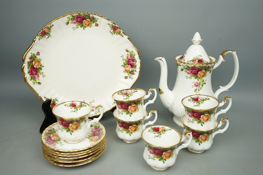 Kaffeservis, 8 delar, benporslin, Old Country Roses, Royal Albert, England.