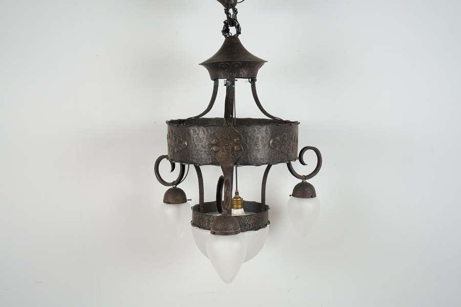 Taklampa, 4 ljuskällor, koppar/glas, jugend, 1900-talets början. 