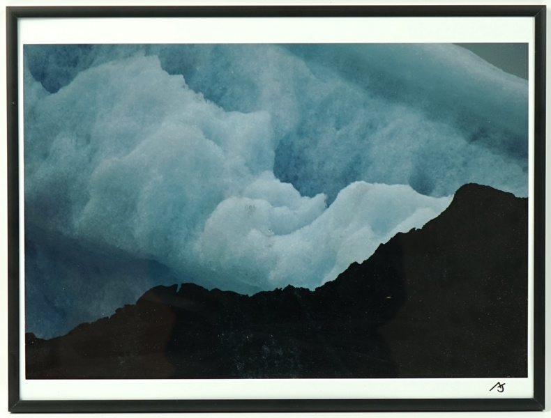 Alberto Álvarez, fotografi, ''The Ice No. 6'' ur serien ''Iceland, A Closer Look'', monogramsignerad.