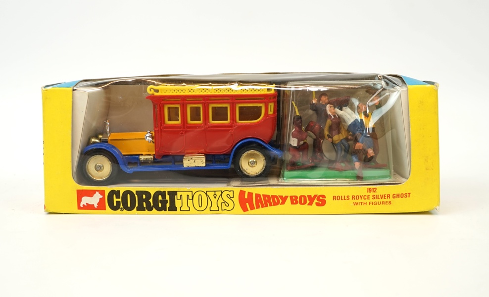 Leksaksfordon med figuriner, 1912 Rolls Royce Silver Ghost, Corgi Toys Hardy Boys  805, Storbritannien.