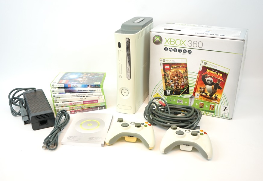 Xbox 360, med tillbehör och 8 st spel.