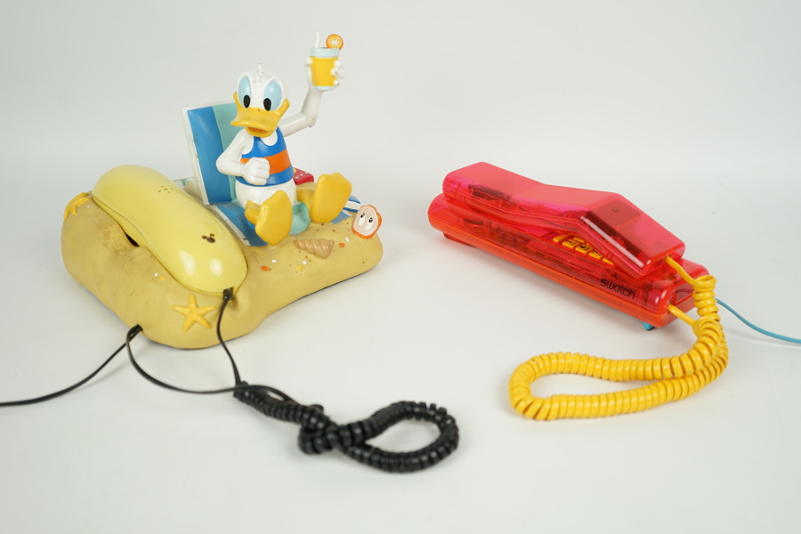 Telefoner, 2 st, Disney och Swatch Twin Phone.