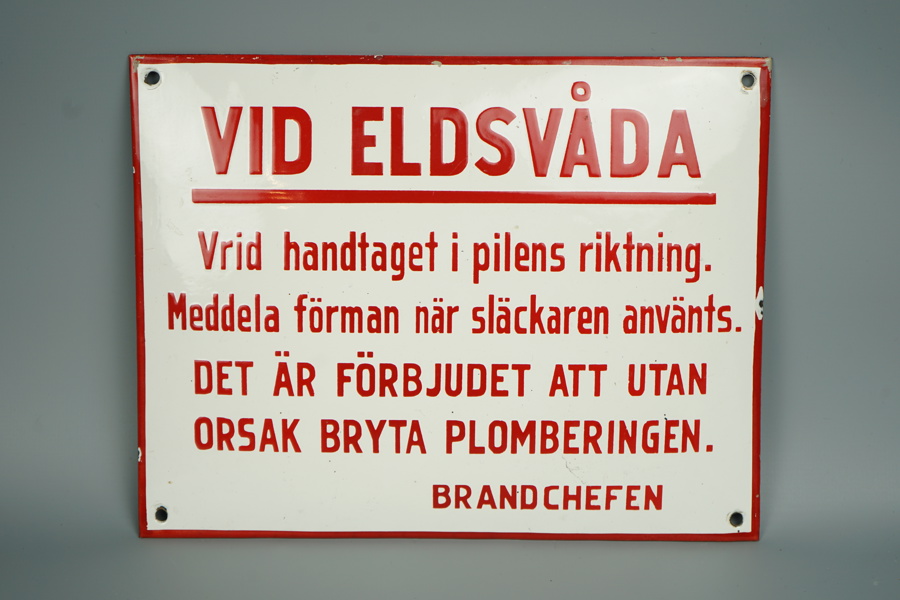 Skylt, "Vid eldsvåda", emaljerad, 1900-tal.