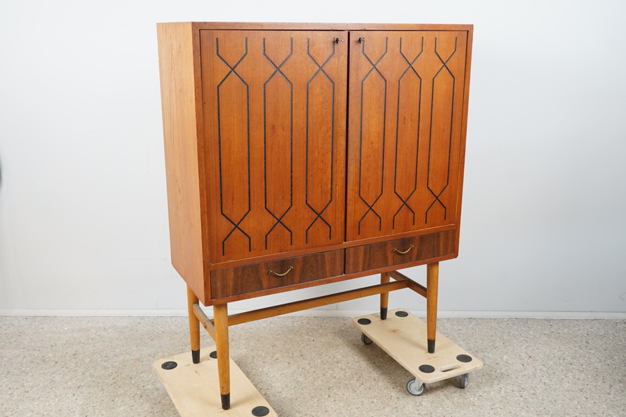 Skåp, teakfaner och palisander med svärtad dekor, "Contur", IKEA, formgivet 1955.