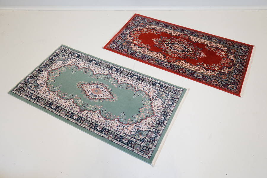 Mattor, 2 st, orientalisk stil, maskinvävda.