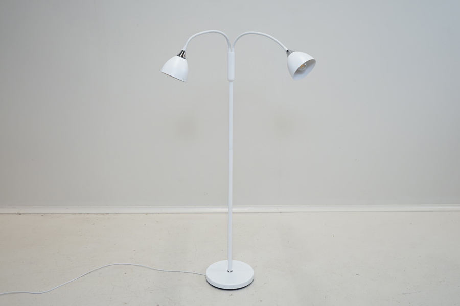 Golvlampa, 2 ställbara ljuskällor, metall, Elvita.