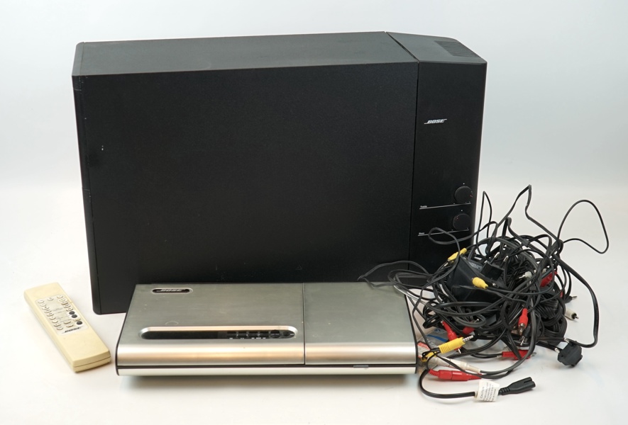 Musiksystem och subwoofer, Bose Lifestyle Model 5 och Bose Acoustimass 9 Speaker  System med tillbehör. 