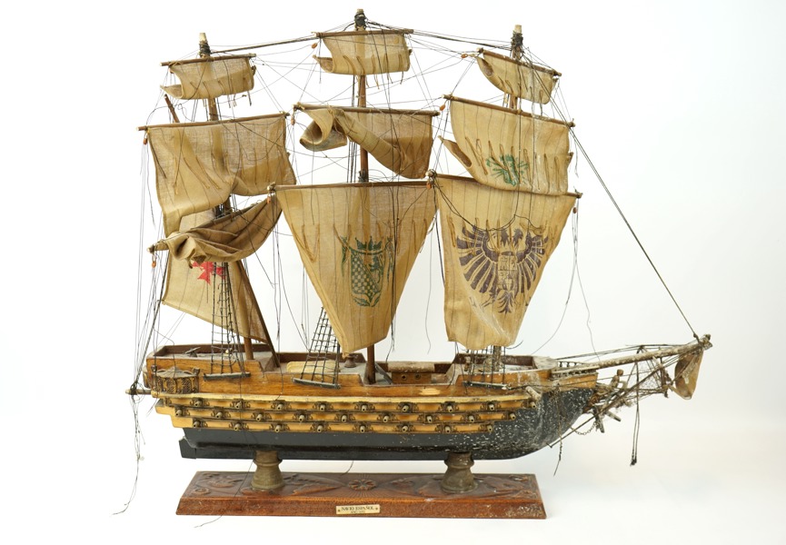 Modellskepp, trä, ''Navio Español Año 1690''.