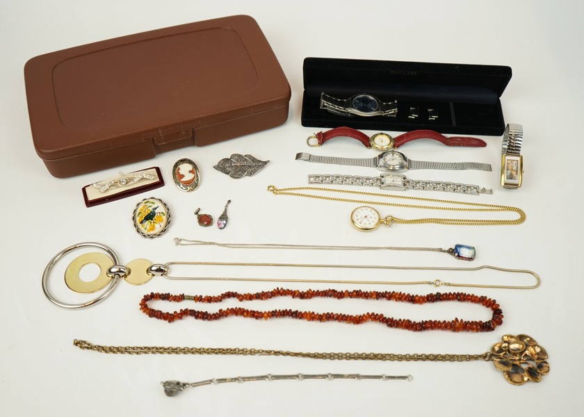 Armbandsur och bijouterier, 17 delar, bl.a Citizen.