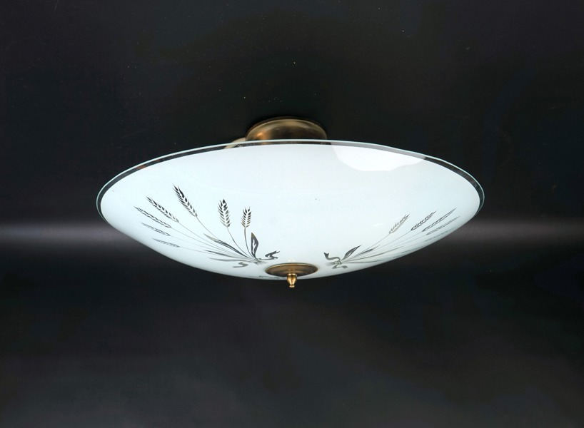 Takplafond, glas/mässing.
