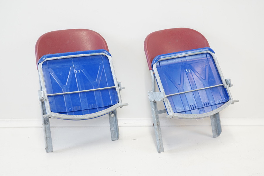 Sittplatser, 2 st, metall/plast, Gamla Österporthallen, Ystad.