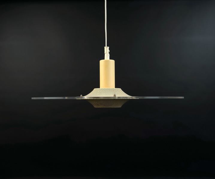 Taklampa, plexiglas/metall.