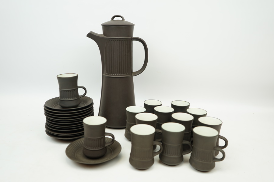 Jens Harald Quistgaard, kaffeservis, 14 delar, svartglaserat stengods, "Flamestone", Dansk Design.
