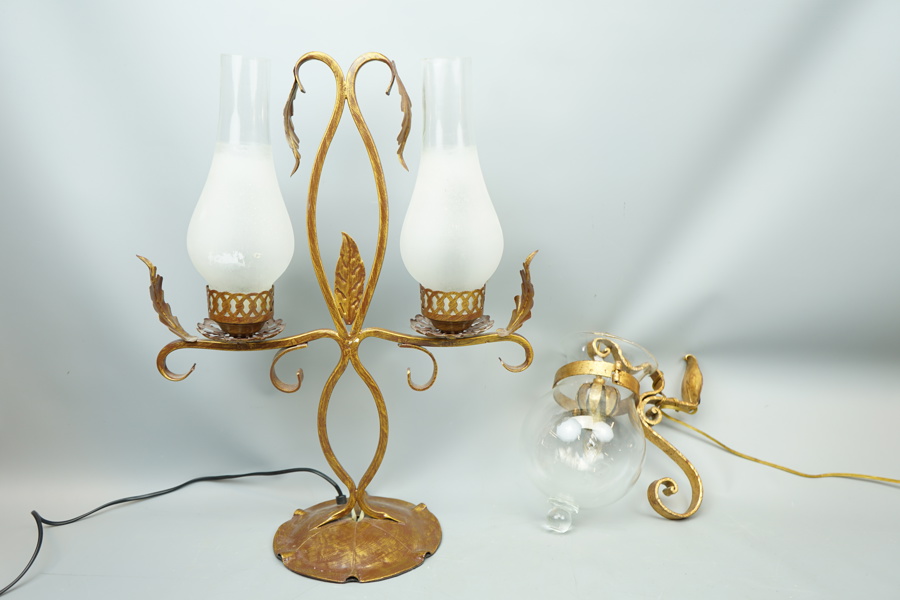 Bords- och vägglampa, metall/glas.