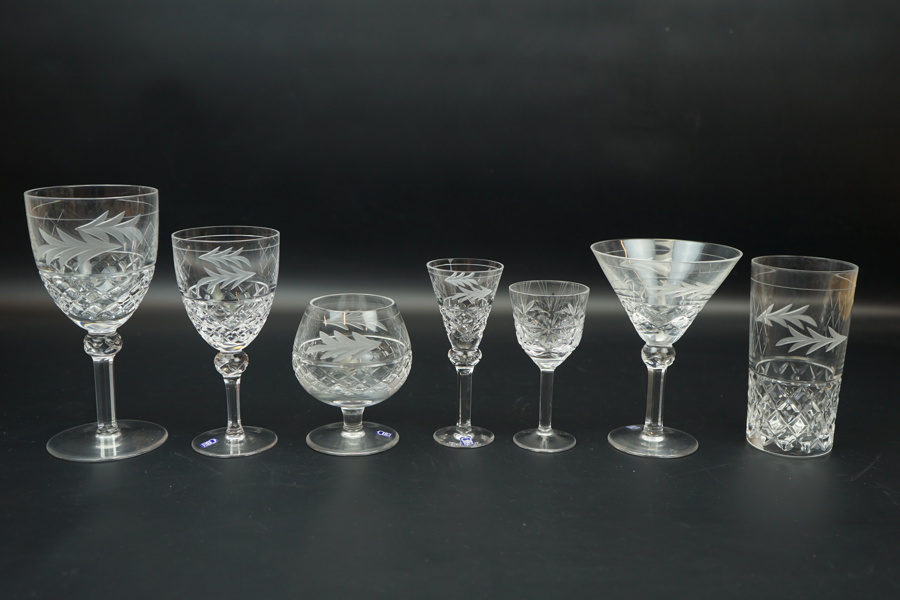 Glasservis, 54 delar, 2 olika modeller, mest Christineholm/Fyrklövern.