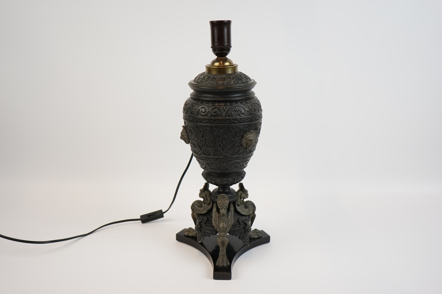 Fotogenlampa om gjord till bordslampa, metall, R. Ditmar, Wien, nyrenässans, 18/1900-tal.