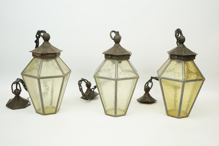 Hallampor, 3 st, lyktmodell, glas/metall, 1900-tal.