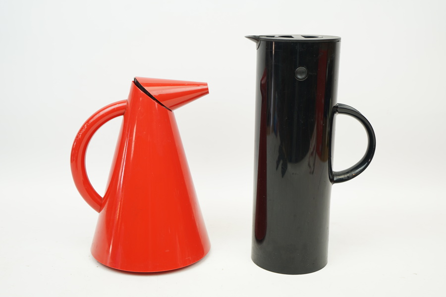 Kannor, 2 st, plast, Boda Nova och Stelton.