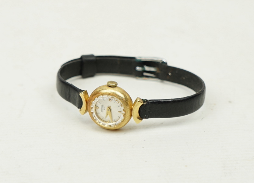 HY Moser, damarmbandsur, 18k guld.