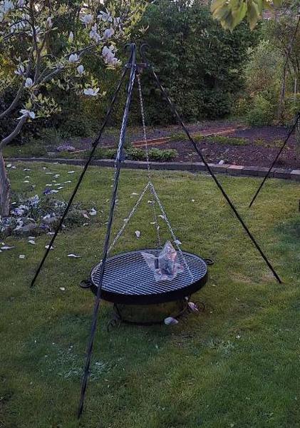 Eldstad, hängande, justerbar höjd.