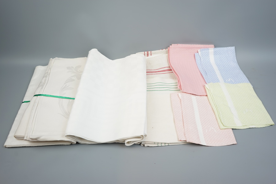 Dukar och handdukar, 9 delar, textil.