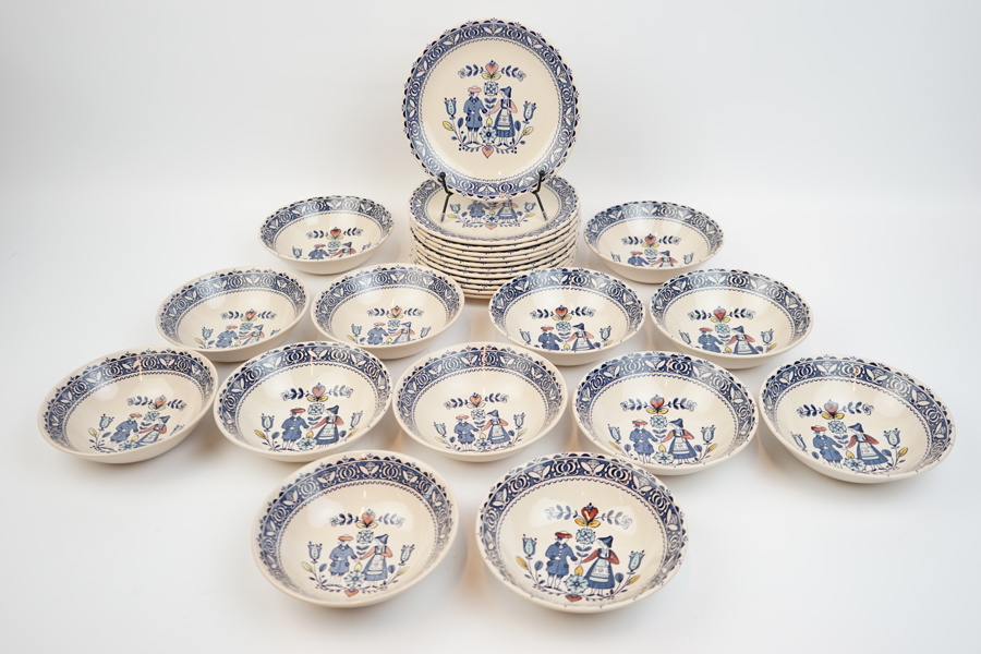 Djupa tallrikar och assietter , 13+12 st, flintgods, "Hearts & Flowers", Johnson Brothers, Staffordshire, England.