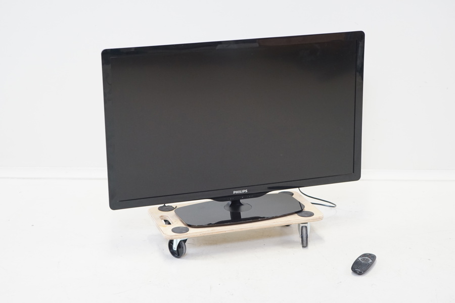 TV, 40 tum, Philips 40PFL5206H/12, med fjärrkontroll.