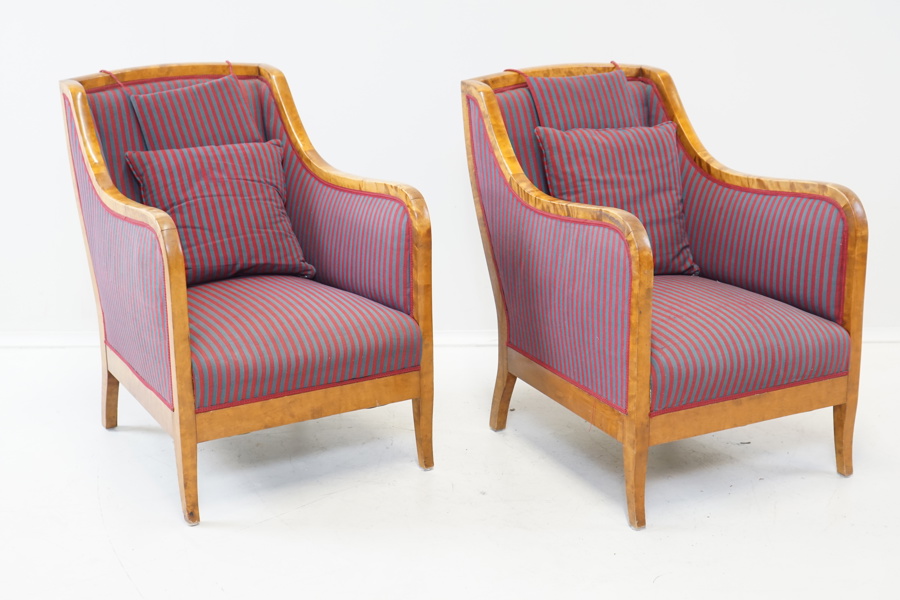Fåtöljer. 2 st, trä/textil, 1900-talets första hälft.
