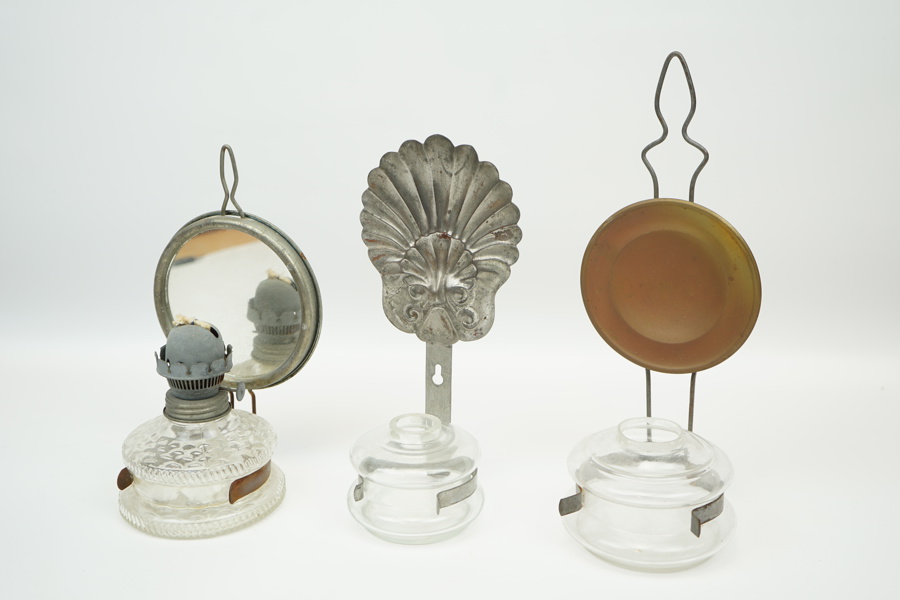 Delar till väggfotogenlampor, 3 st, metall/glas.
