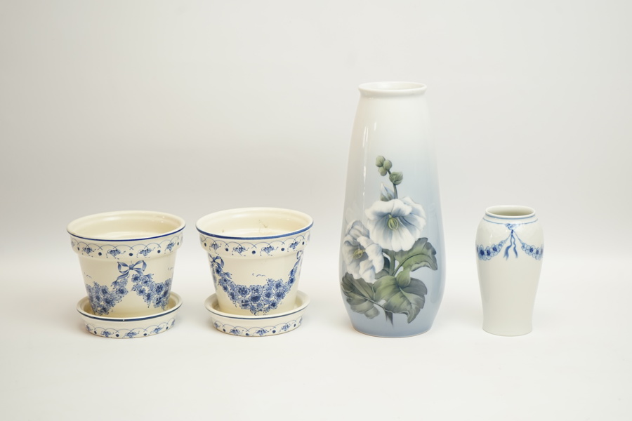 Vaser och krukor, 4 delar, porslin, bl.a Royal Copenhagen.