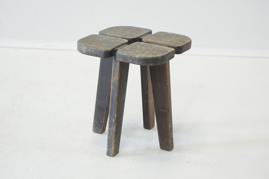 Lisa Johansson-Pape, "Apila", pall, furu, Oy Stockmann Ab, Kervo Snickerifabrik, 1970/80-tal.