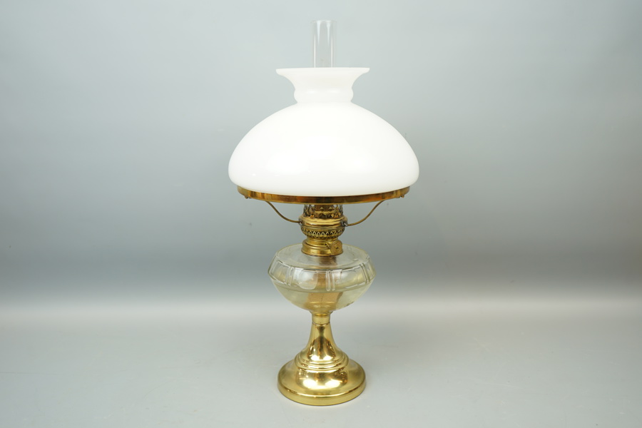 Fotogenlampa, mässing/glas, 1900-tal.