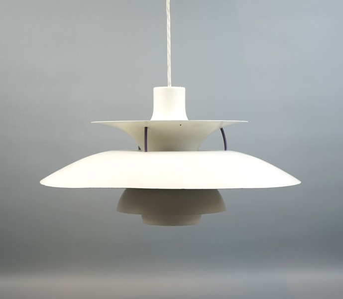 Poul Henningsen, taklampa, lackerad plåt, ''PH5'', Louis Poulsen, Danmark.