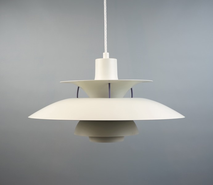 Poul Henningsen, taklampa, lackerad plåt, ''PH5'', Louis Poulsen, Danmark.