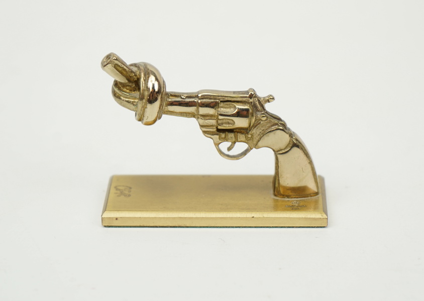 Carl Fredrik Reuterswärd, skulptur, mässing, för Skultuna, monogramsignerad, 1900-talets andra hälft.