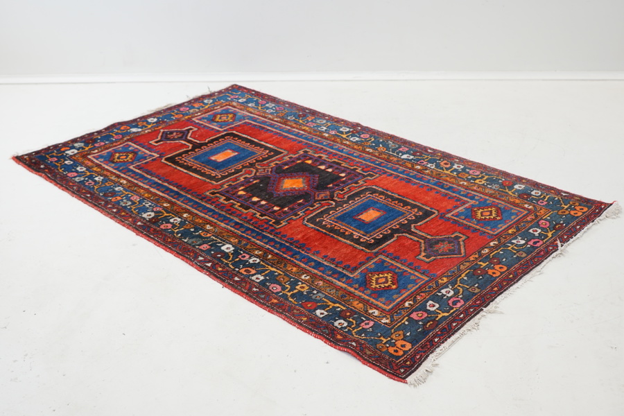 Matta, orientalisk, handknuten, ull.