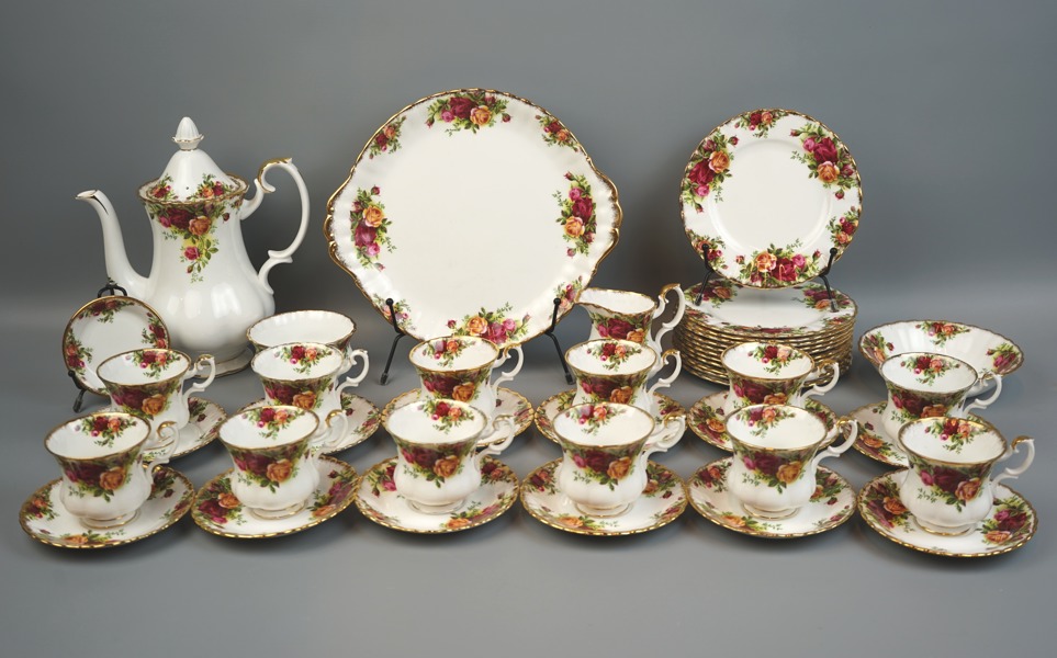 Kaffeservis, 29 delar, benporslin, ''Old Country Roses'', Royal Albert, Engand.