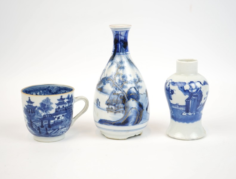 Vaser och kopp, 3 delar, porslin, 1700-1900-tal, Kina, bl.a Qianlong.